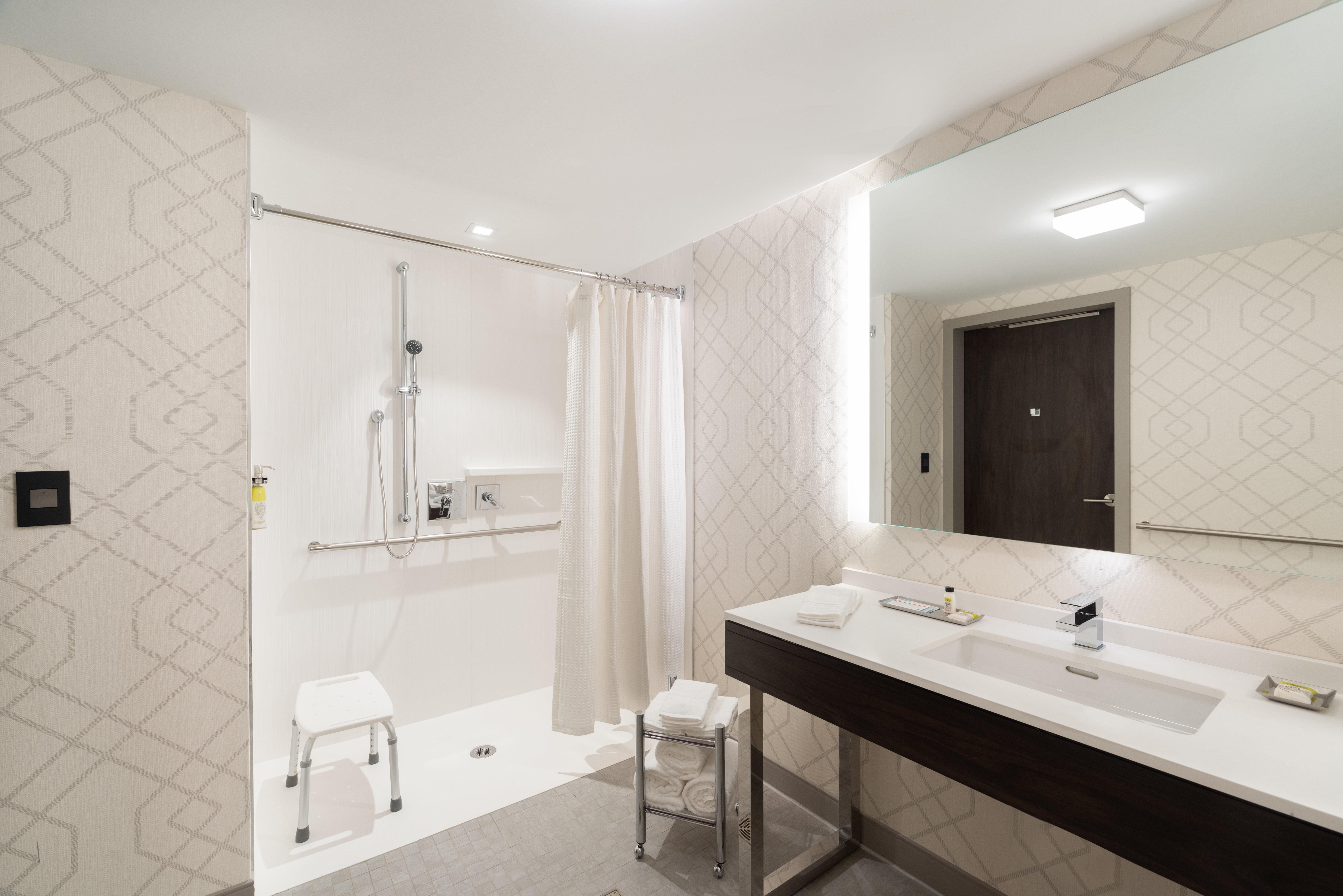Holiday Inn Boston Logan Airport - Chelsea By Ihg Εξωτερικό φωτογραφία